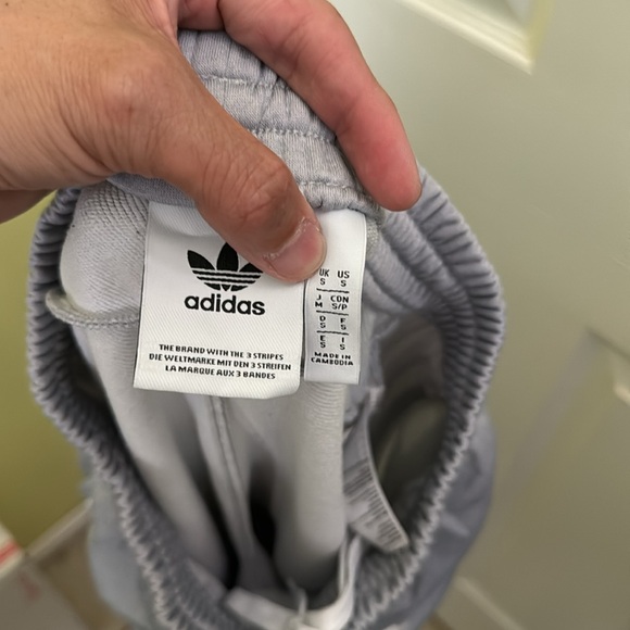 MEN’s Adidas 9” athletic shorts with zipper pockets size SMALL (28-30) - Picture 5 of 6